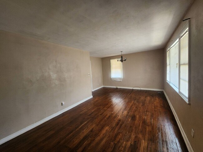 Building Photo - 3 Bedroom 1 Bath home in Midtown Columbus