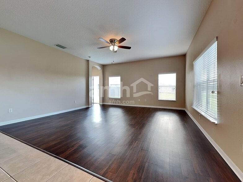 Building Photo - 1304 Emerald Hill Way