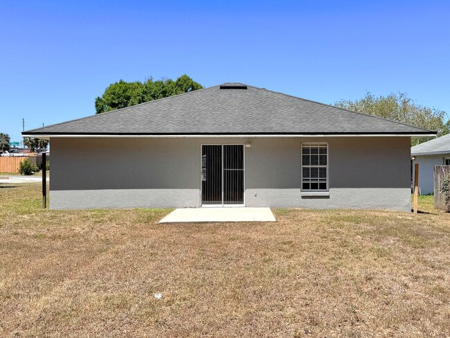Building Photo - Freshly Renovated Three Bedroom Home Ready...