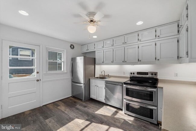 Building Photo - 9012 Vernon View Dr