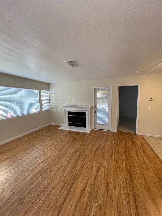 Building Photo - DOWNSTAIRS CONDO IN GATED COMMUNITY
