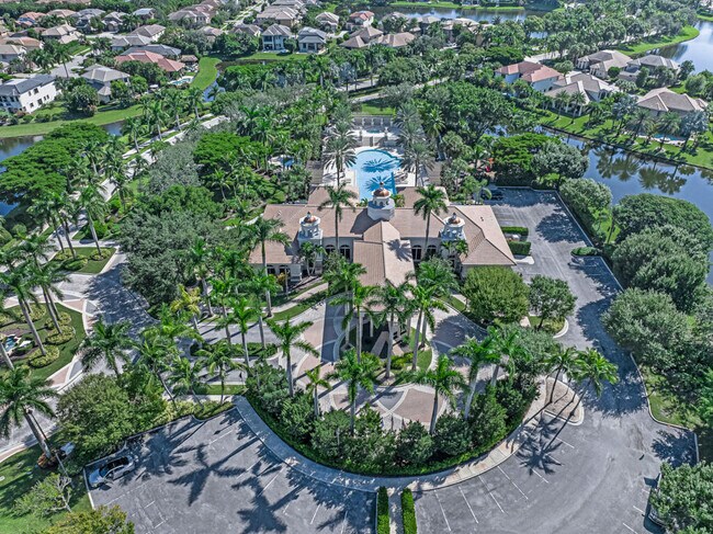 Building Photo - 10513 Versailles Blvd