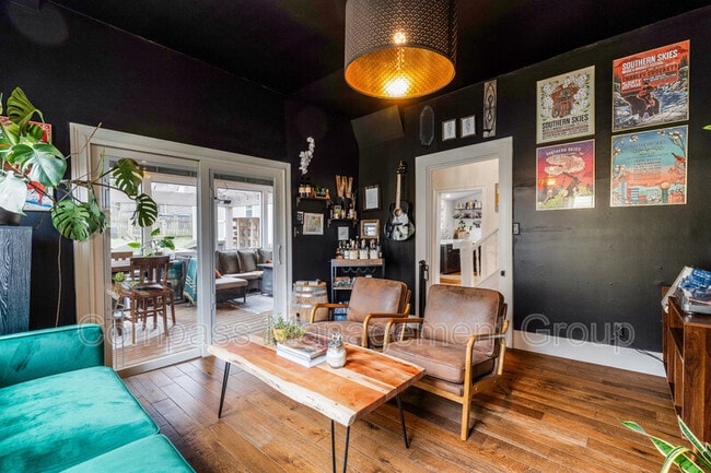 Building Photo - 625 Luttrell St