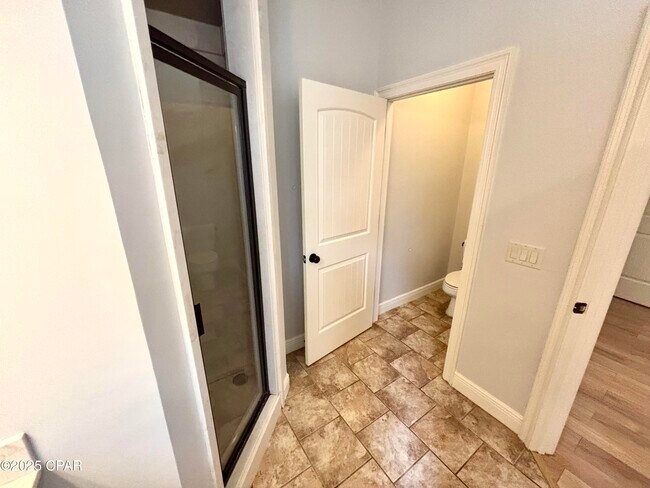 Building Photo - 116 Gardenia St