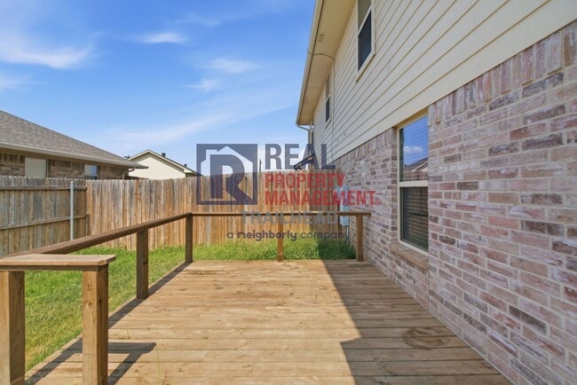 Building Photo - 901 Dart Ct