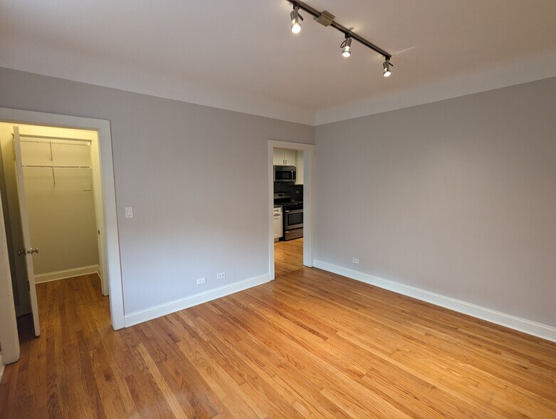 Building Photo - 2329 N Rockwell St