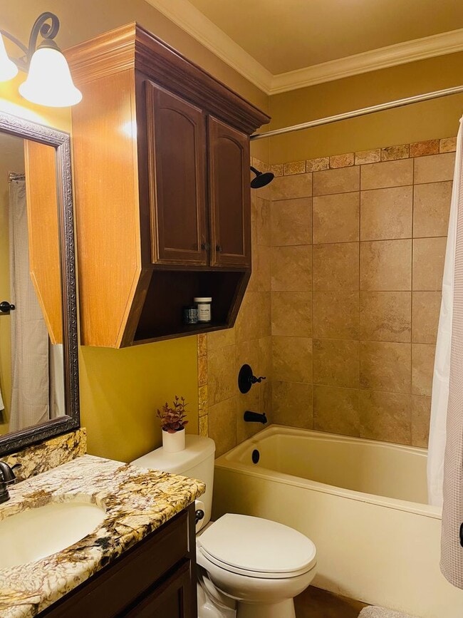 Building Photo - 459 Long Acre Dr