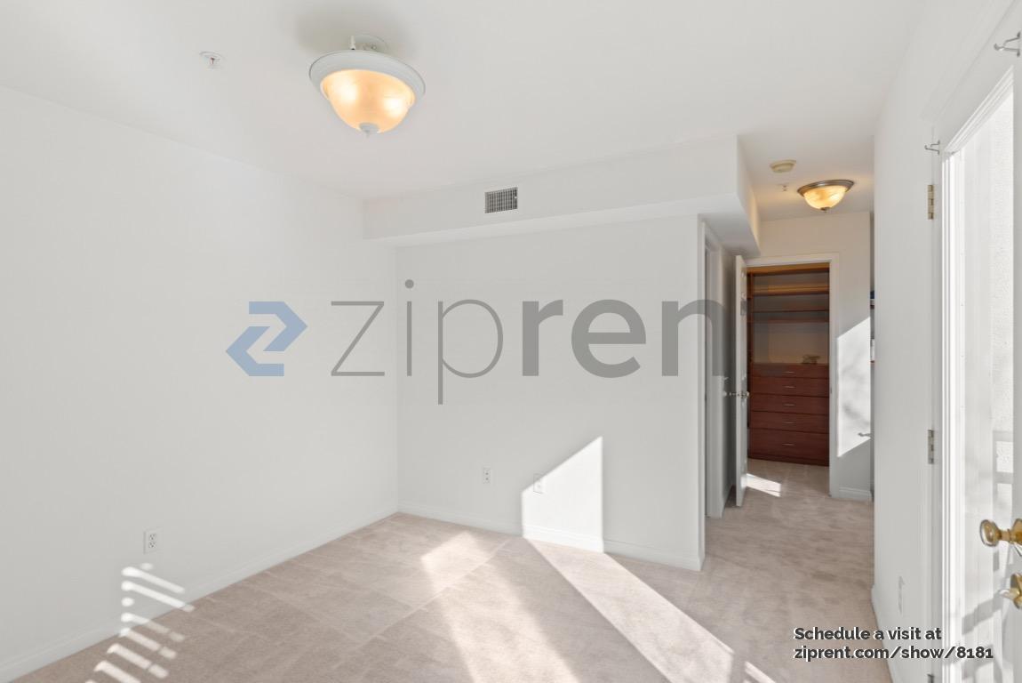 Building Photo - Unit
