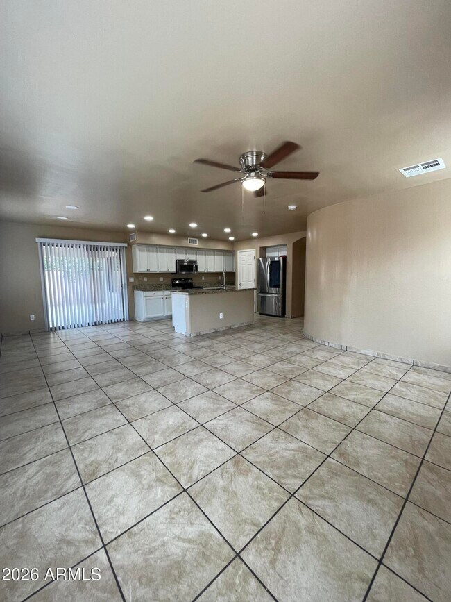 Building Photo - 1466 Holiday Dr