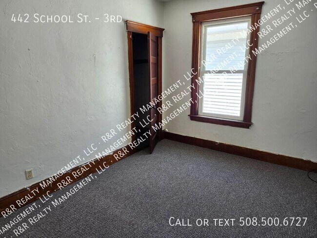 Building Photo - 442 School St