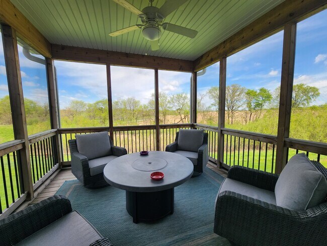 Building Photo - 114 Dogwood Ln