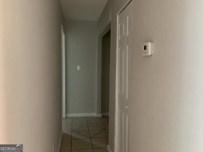 Building Photo - 2046 Oak Park Ln