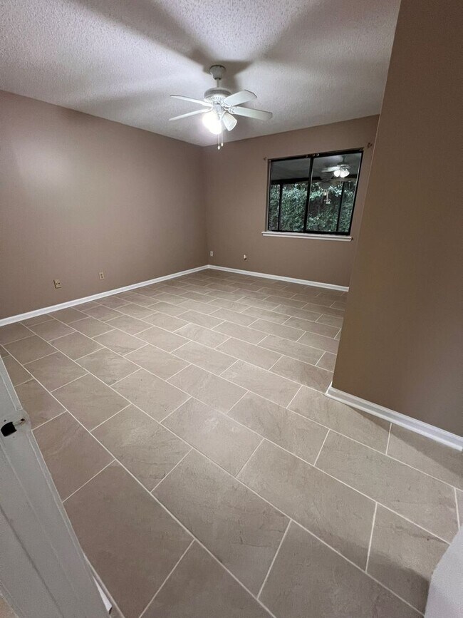 Building Photo - 8439 Everest Dr