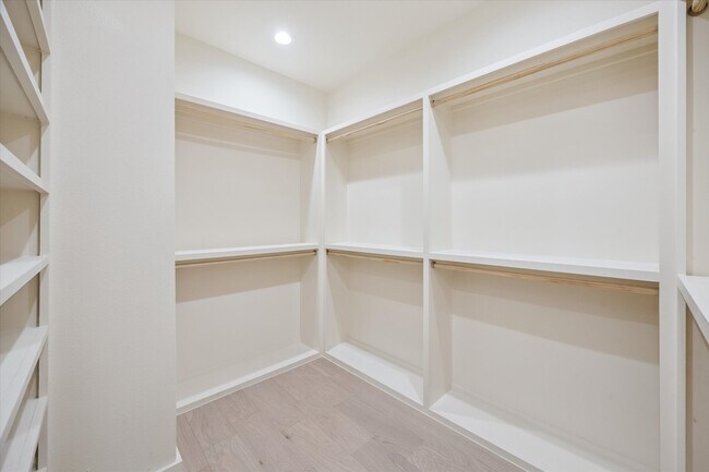 Building Photo - 3709 Brookwoods Dr