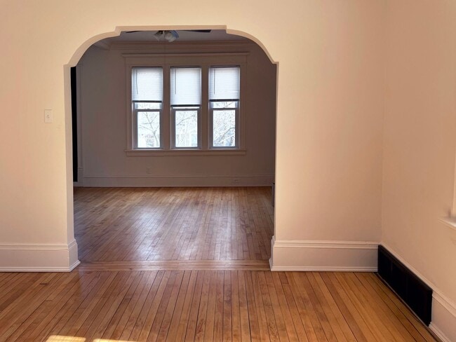 Building Photo - 2045-47 N Hubbard St