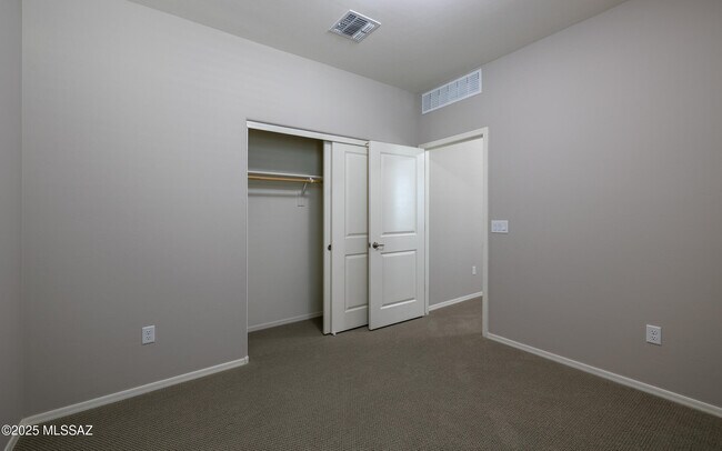 Building Photo - 10324 S Barlow Way