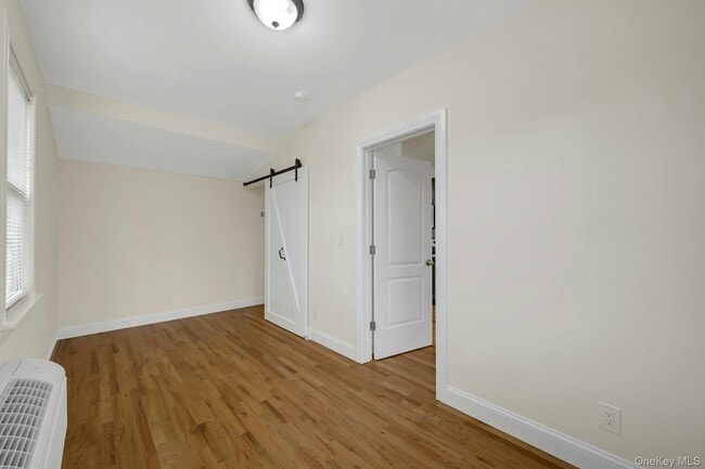 Building Photo - 10 9th St