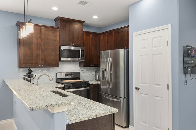 Building Photo - 2518 33rd Ave N