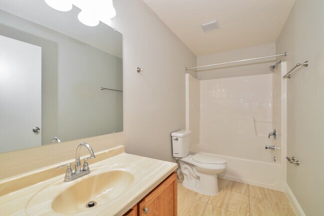 Building Photo - 250 Lynn St