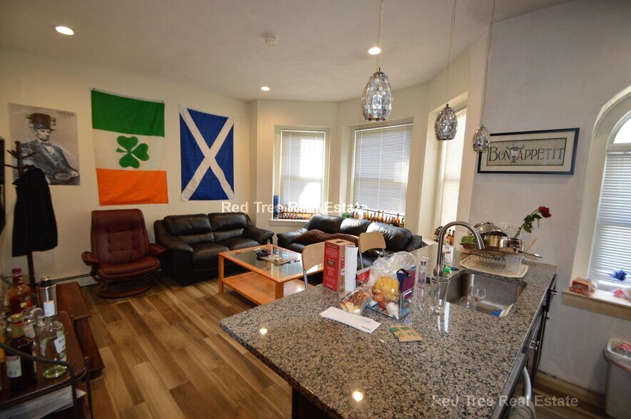 Building Photo - 25 Chester St