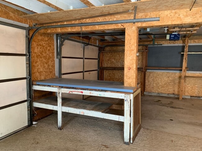 Building Photo - Charming Single Family Home