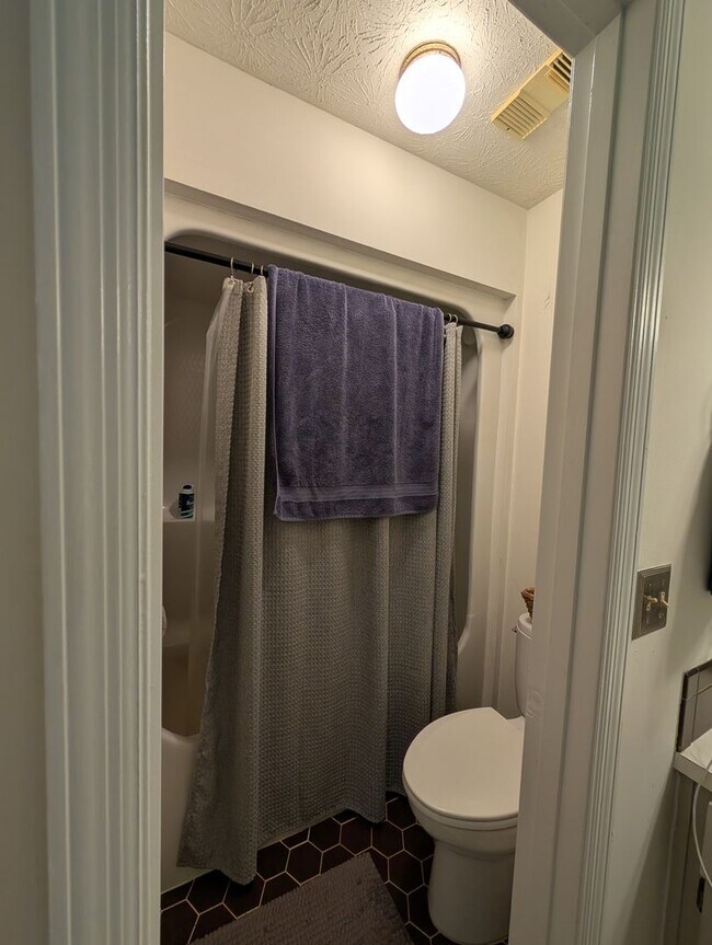 Building Photo - 940 Tacoma Dr