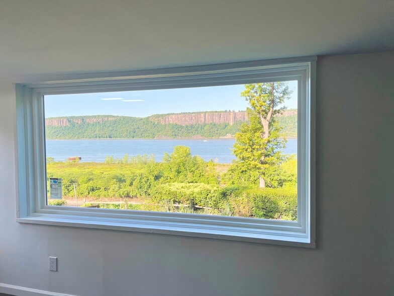 Iconic views - 395 Warburton Ave