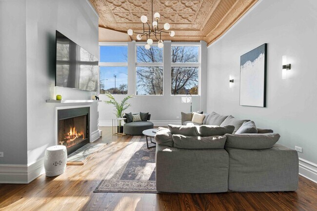 Building Photo - 1400 W Chestnut St