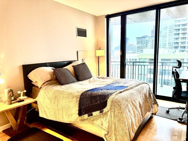 Building Photo - 330 N Jefferson St