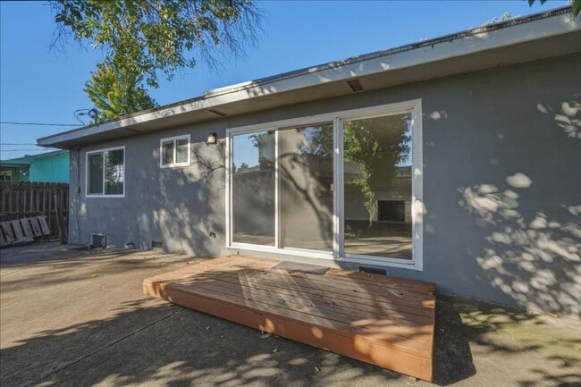 Building Photo - 5121 Earls Ct