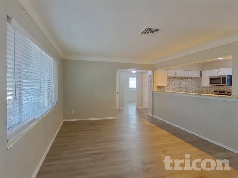 Building Photo - 6630 17th Ln N