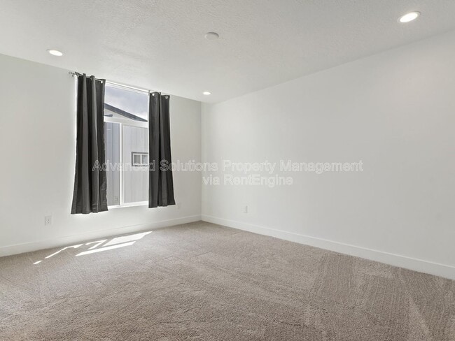 Building Photo - 142 Amboise Ct