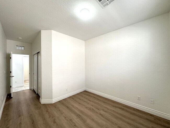 Building Photo - Lantern Gardens