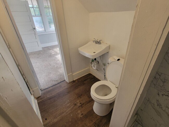 Building Photo - 1923 S Izard St