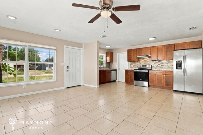 Building Photo - Comfortable 3-Bedroom Home in St. Petersburg