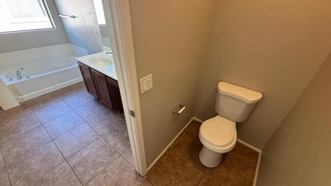 Building Photo - 44424 W Knauss Dr