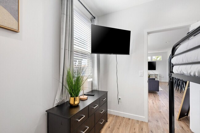 Building Photo - 3806 E Polk St