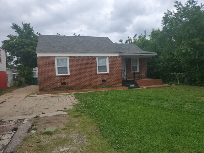 Building Photo - 2143 NE 19th St