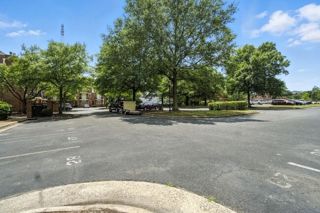 Building Photo - Updated Brick Condo in the Heart of Downto...