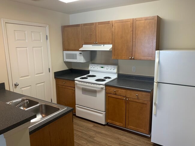 Building Photo - Eagles Landing Apartments
