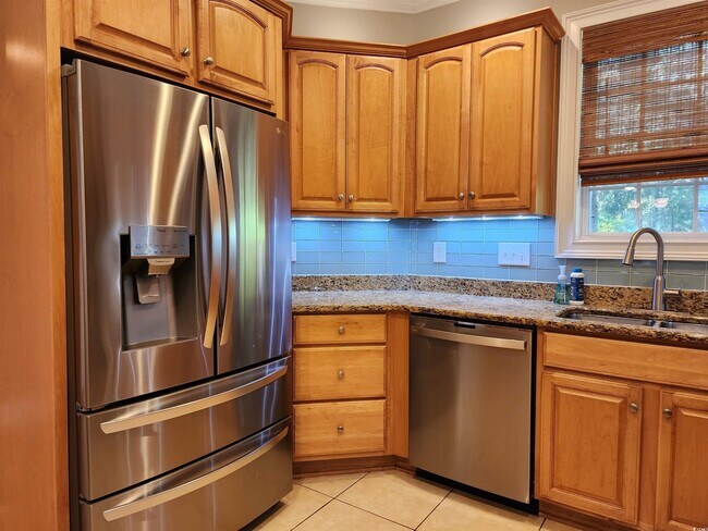 Building Photo - 613 Golden Bear Dr