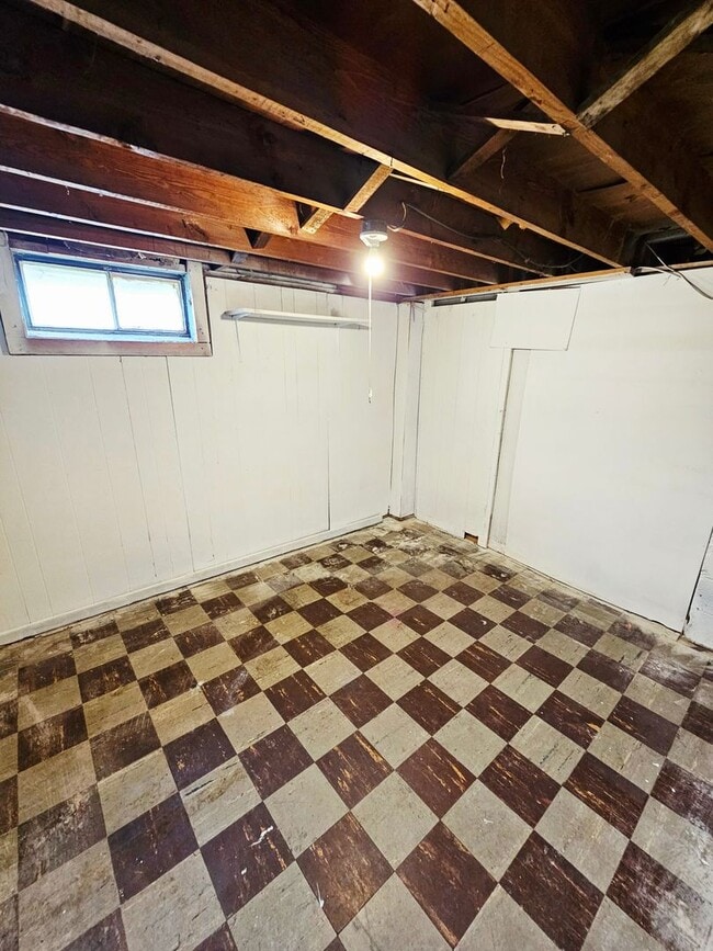 Building Photo - Move-In Ready 2BR/1BA Home w/ 2-Car Garage | Recently Updated