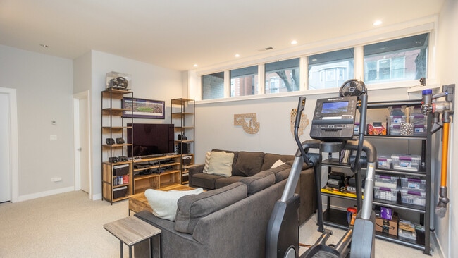 Building Photo - 1947 W Diversey Pkwy