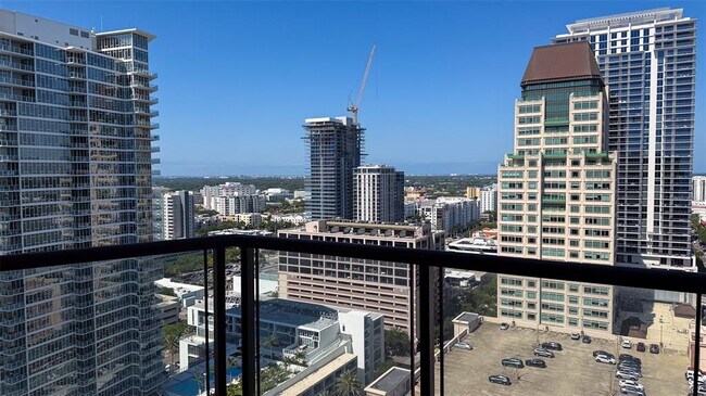 Building Photo - 1 Beach Dr SE