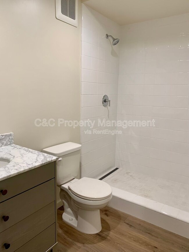 Building Photo - 950 Lighthouse Ave