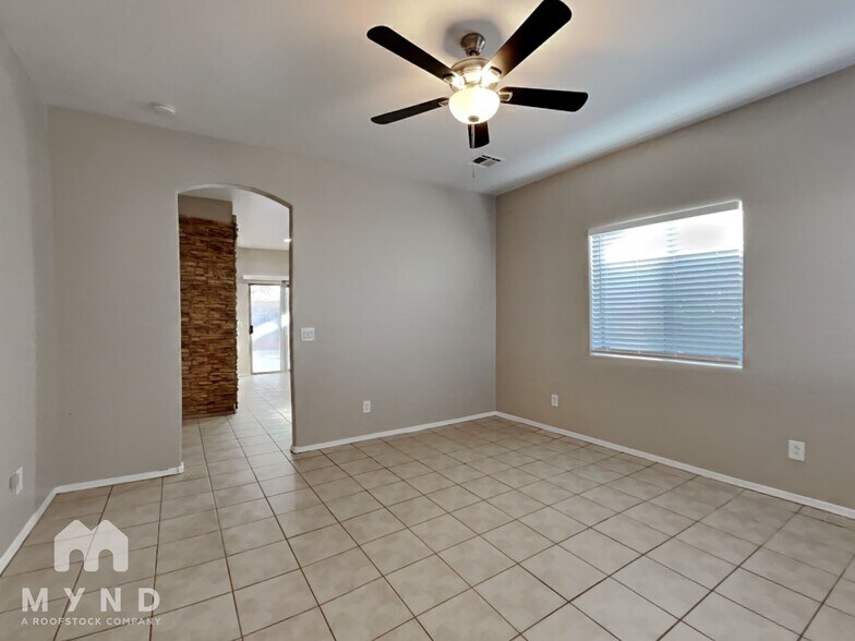 Building Photo - 5651 S 11th Dr