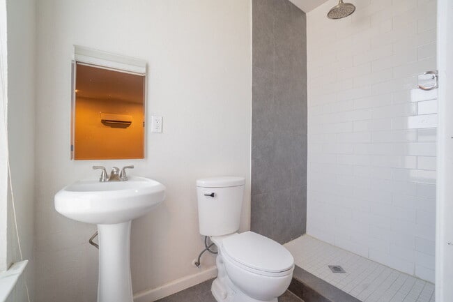 Building Photo - "Charming 4-Bed Oasis with 3 Full Baths on Twin Leaf Drive in El Paso, TX!"