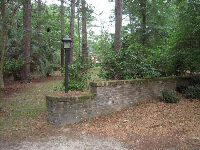 Building Photo - 246 McGregor Ave