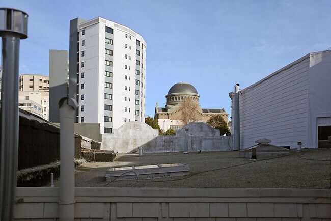 Building Photo - 2131 Fillmore St