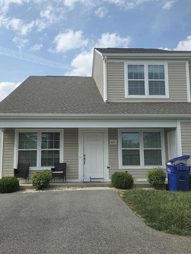 Primary Photo - 625 Pin Oak Dr NW